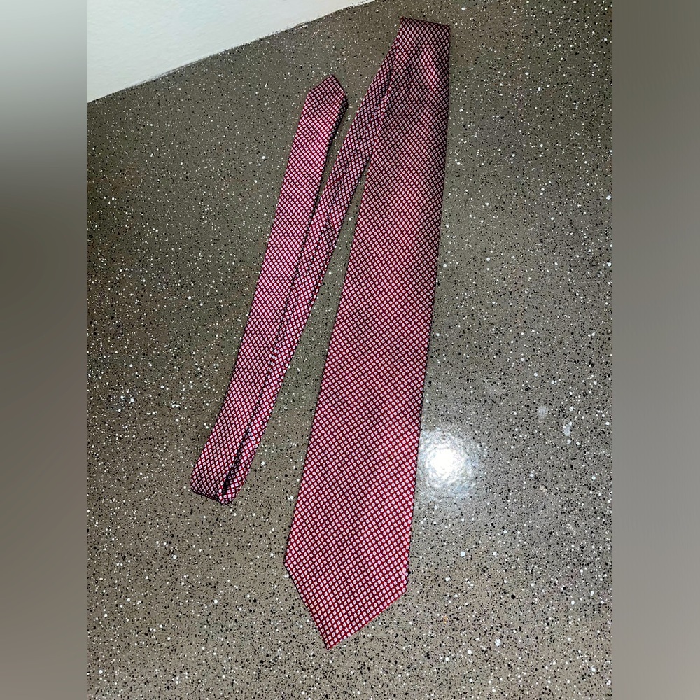 Roundtree & York Tie 100% silk
